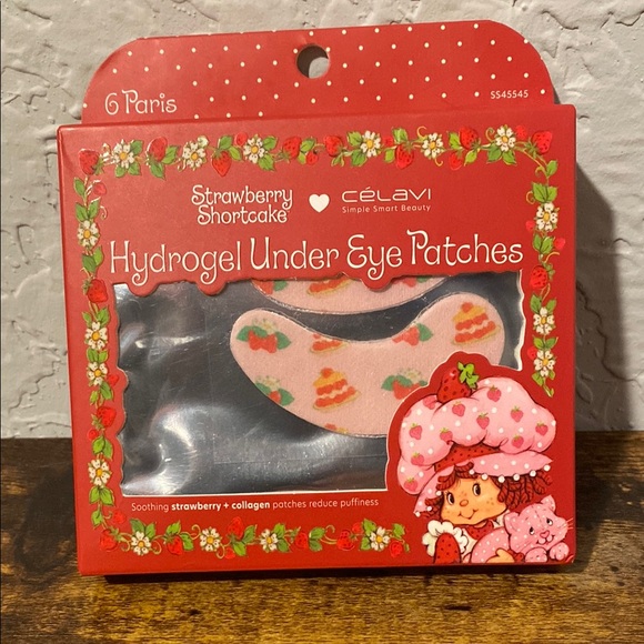 c??lavi | Skincare | Strawberry Shortcake Hydrogel Under Eye Patches Red ...